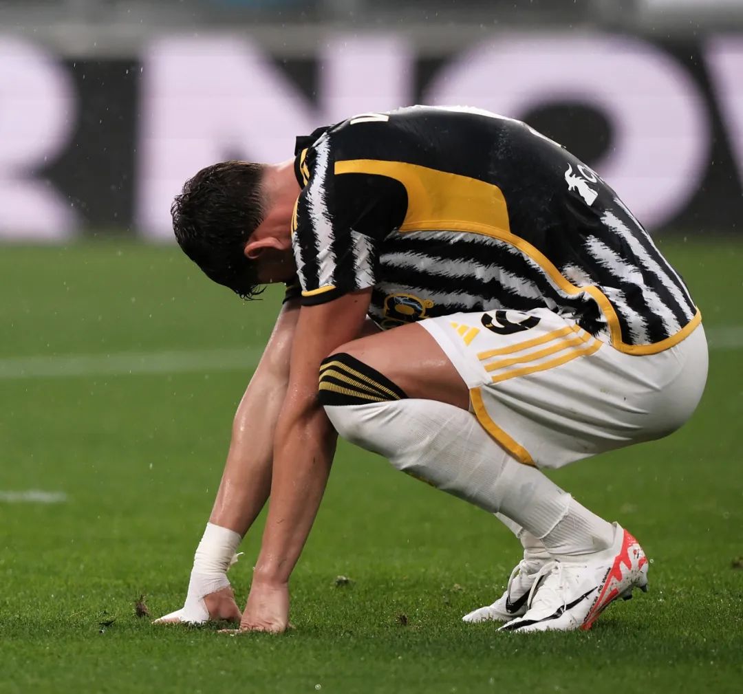 人造石板材自动浇注生产